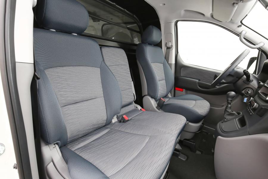 Интерьер Hyundai H-1 Van (TQ) 2016 года  (фото 14 из 26)